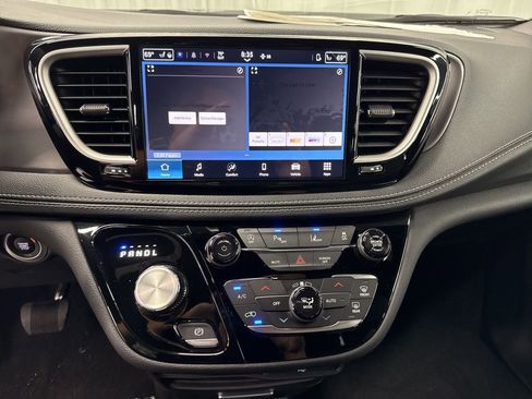 New 2026 Chrysler Pacifica Select image 22