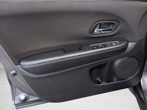 Used 2016 Honda HR-V LX image 11
