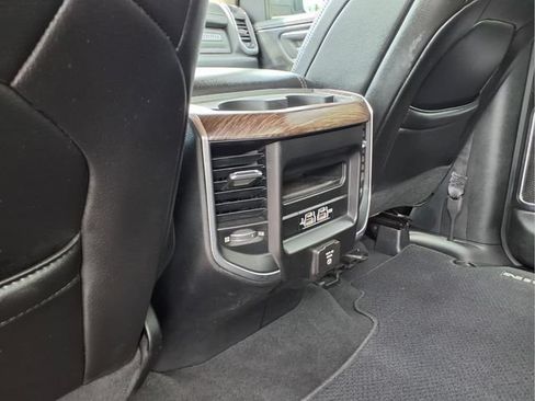 Used 2019 RAM 1500 Laramie AWD/4WD image 9