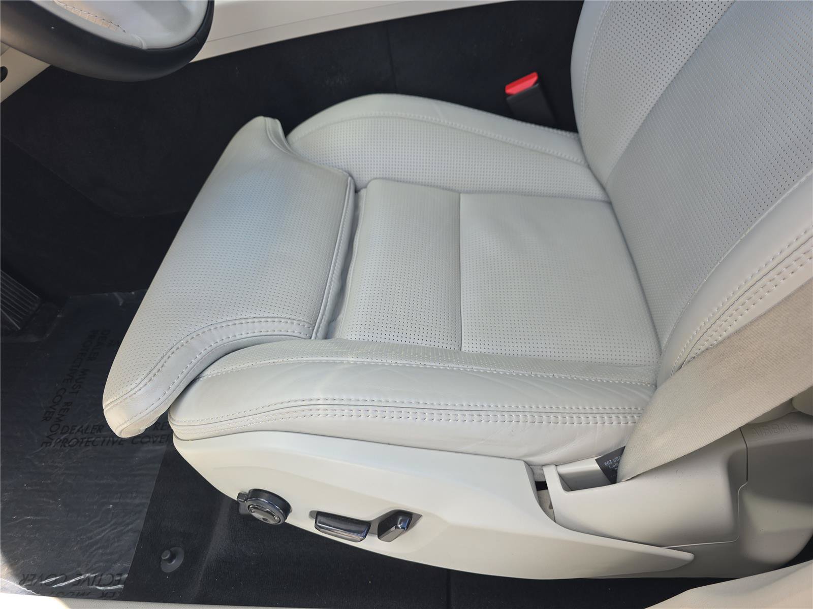 Used 2024 Volvo XC60 B5 Ultimate w/ Protection Package Premier AWD/4WD image 14
