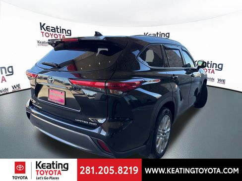 Used 2021 Toyota Highlander Limited image 3