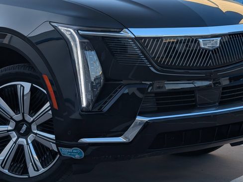 Used 2025 Cadillac Escalade IQ Luxury 1 AWD/4WD image 3