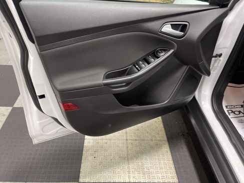 Used 2014 Ford Focus SE w/ SE Sport Package image 10