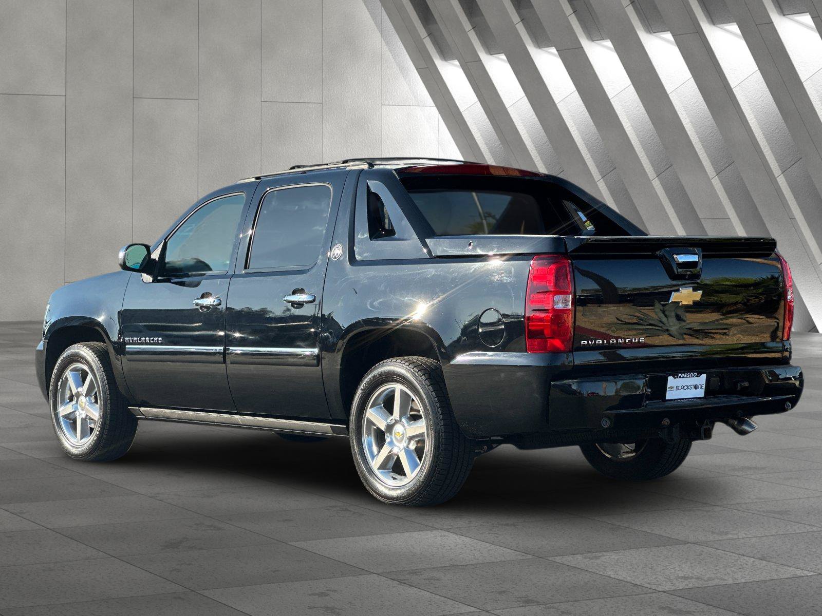 Used 2013 Chevrolet Avalanche LTZ AWD/4WD image 6