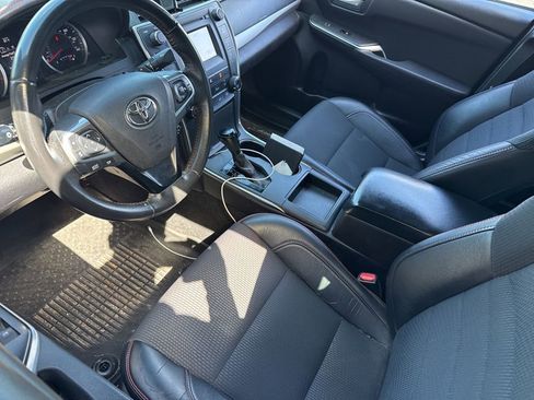 Used 2017 Toyota Camry SE image 3