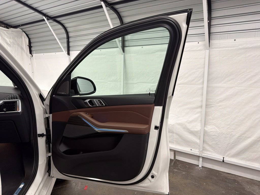Used 2026 BMW X5 xDrive50e w/ M Sport Package AWD/4WD image 19