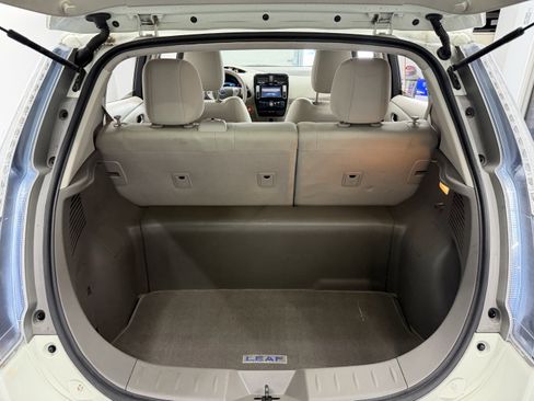 Used 2012 Nissan Leaf SV image 9