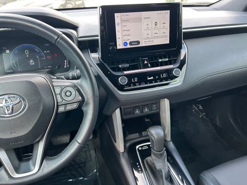 Used 2024 Toyota Corolla Cross XSE image 18