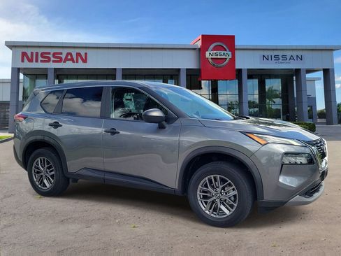 Used 2023 Nissan Rogue S AWD/4WD image 2
