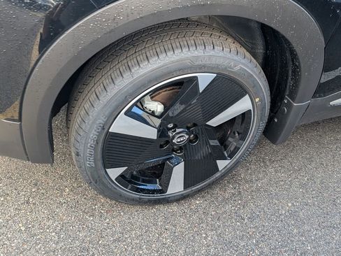 New 2025 Nissan Kicks SR FWD image 5