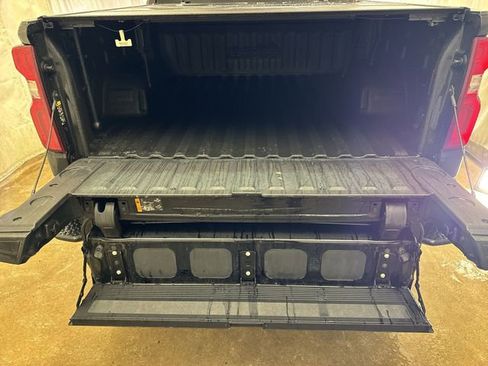 Used 2024 Chevrolet Silverado 1500 High Country w/ Midnight Edition image 28