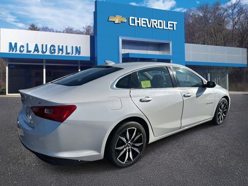 Used 2018 Chevrolet Malibu LT w/ Leather Package image 3