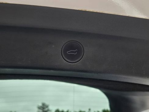 Used 2023 Tesla Model Y Long Range AWD/4WD image 26