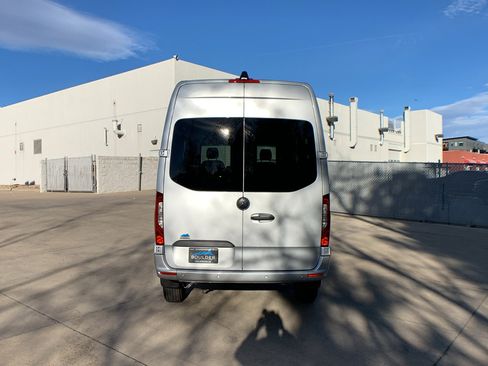 Used 2022 Mercedes-Benz Sprinter 2500 image 4