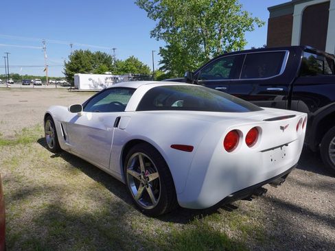 Used 2007 Chevrolet Corvette Coupe w/ Preferred Equipment Group RWD image 5