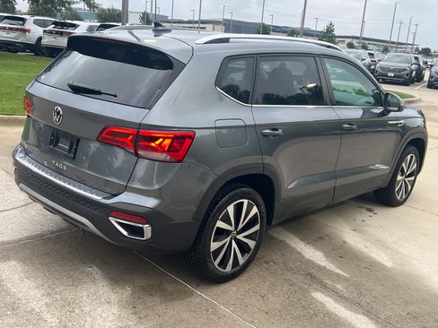 Certified 2023 Volkswagen Taos SE w/ Panoramic Sunroof Package FWD image 10