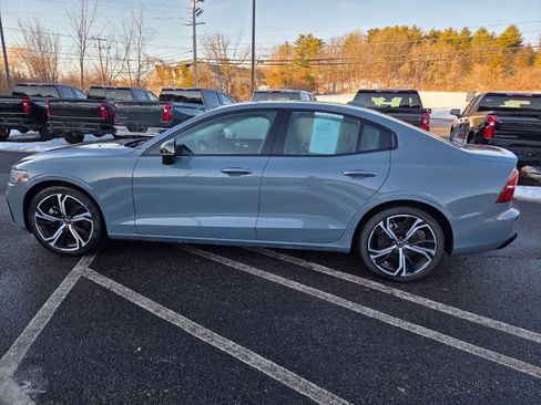 Used 2024 Volvo S60 B5 Core image 8