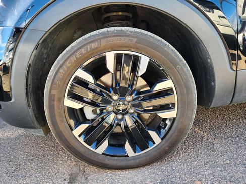 Used 2024 Kia Telluride SX w/ Towing Package image 15