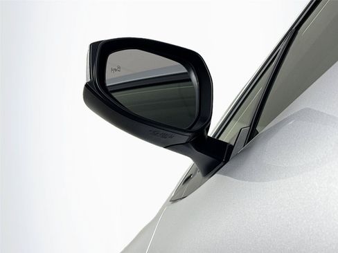 Certified 2025 Toyota Prius XLE FWD image 5