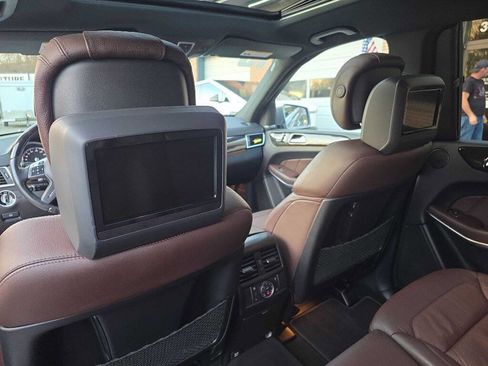 Used 2015 Mercedes-Benz GL 550 4MATIC image 19