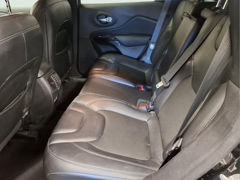 Used 2021 Jeep Cherokee Latitude Plus AWD/4WD image 6