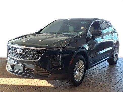 Certified 2024 Cadillac XT4 Luxury w/ Cold Weather Package image 1
