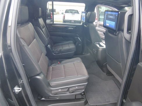 Used 2025 Chevrolet Suburban High Country AWD/4WD image 41