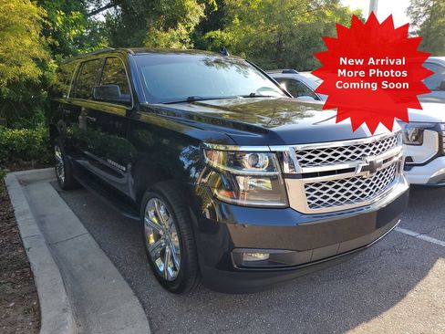 Used 2019 Chevrolet Suburban LT w/ Luxury Package RWD image 1