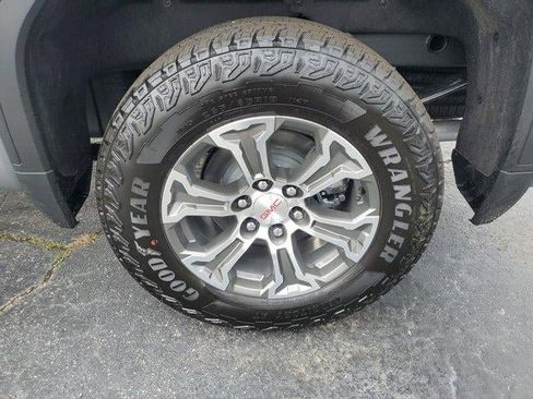 New 2026 GMC Sierra 1500 SLE w/ X31 Off-Road Package AWD/4WD image 9