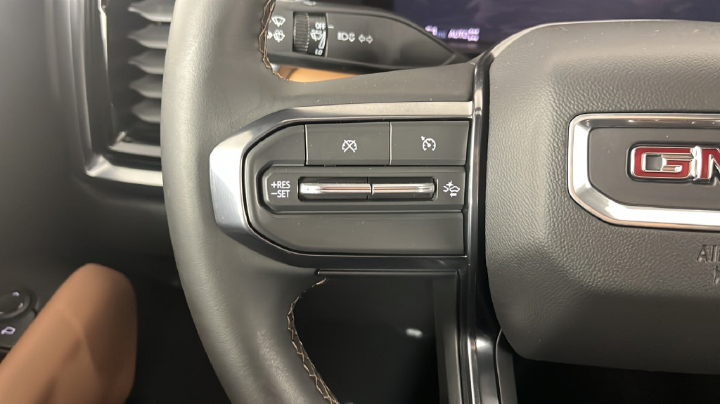 Used 2025 GMC Canyon AT4 AWD/4WD image 25