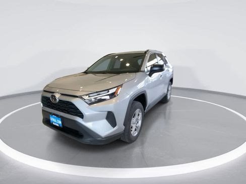 Used 2025 Toyota RAV4 LE AWD/4WD image 4
