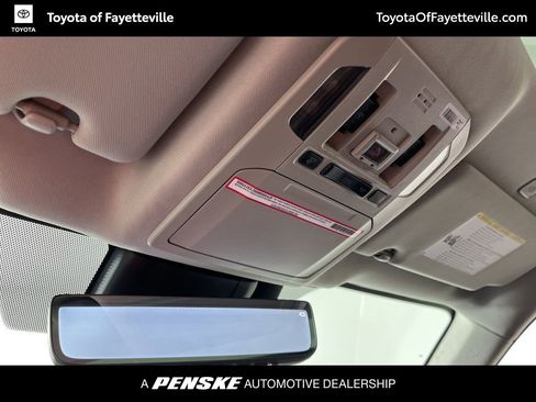 Used 2023 Toyota Highlander Platinum image 28