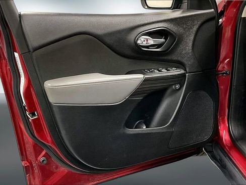 Used 2014 Jeep Cherokee Latitude w/ Comfort/Convenience Group image 20