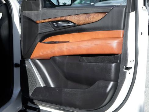 Used 2015 Cadillac Escalade Premium image 50