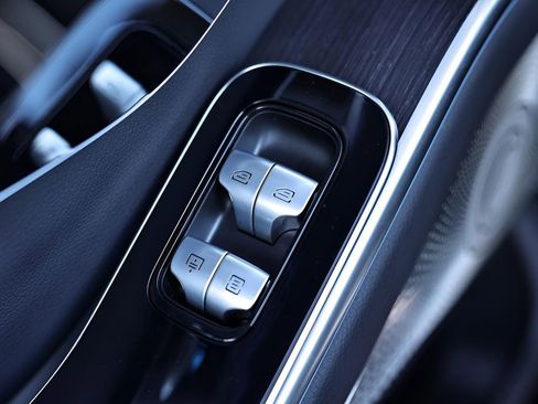 Used 2022 Mercedes-Benz S 500 4MATIC w/ AMG Line Package image 26