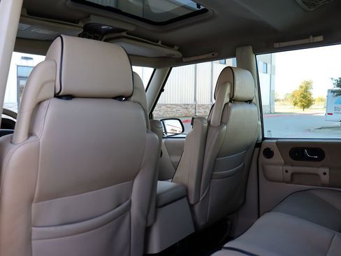Used 2004 Land Rover Discovery SE image 40