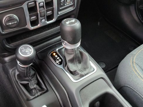 Used 2025 Jeep Wrangler Unlimited Sahara AWD/4WD image 15