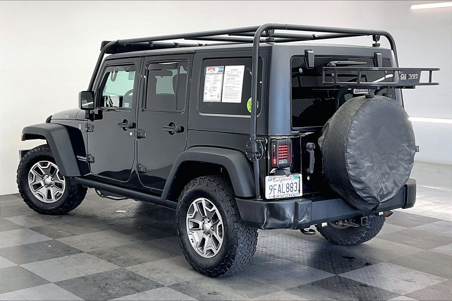 Used 2017 Jeep Wrangler Unlimited Rubicon w/ Connectivity Group AWD/4WD image 10