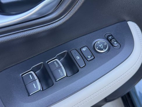 Used 2025 Honda HR-V EX-L image 16