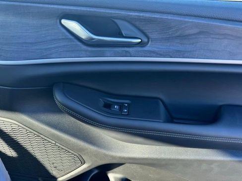 Certified 2025 Jeep Grand Cherokee Limited w/ Black Appearance Package image 29