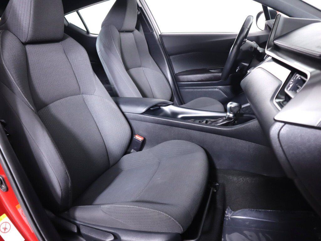 Used 2018 Toyota C-HR XLE FWD image 37