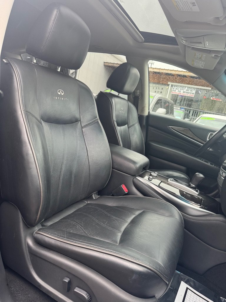 Used 2013 INFINITI JX35 AWD w/ Premium Pkg image 17