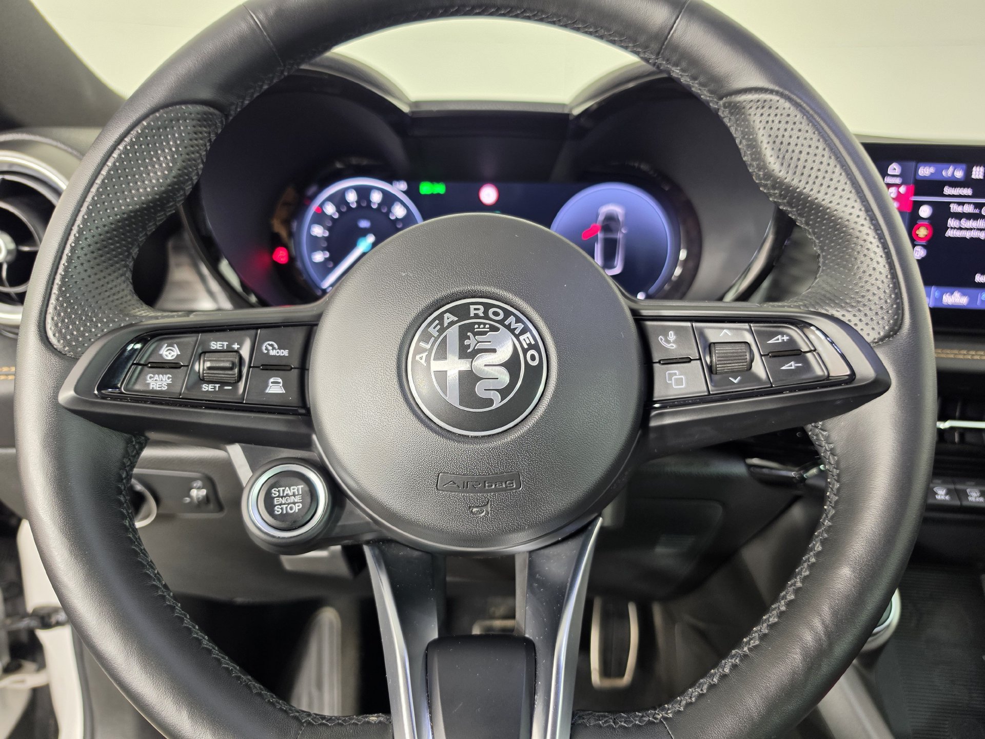 Used 2025 Alfa Romeo Tonale w/ Premium Package AWD/4WD image 20
