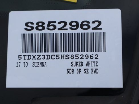Used 2017 Toyota Sienna SE w/ SE Preferred Package FWD image 7