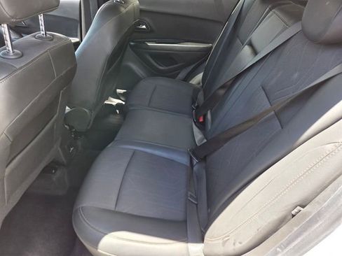 Certified 2022 Chevrolet Trax LT w/ LT Convenience Package FWD image 11
