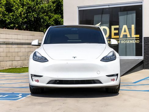 Used 2021 Tesla Model Y Long Range AWD/4WD image 3