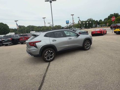 Certified 2024 Chevrolet Trax LT w/ Driver Confidence Package FWD image 8