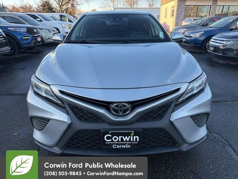 Used 2019 Toyota Camry SE image 2