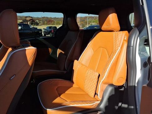 New 2026 Chrysler Pacifica Pinnacle image 10