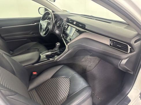Used 2020 Toyota Camry SE image 16